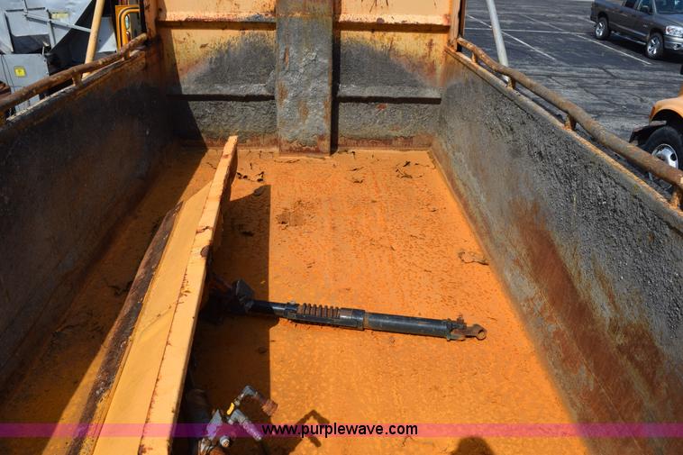 image for item K6199 2001 International 4900 dump truck