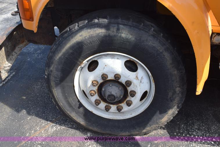 image for item K6199 2001 International 4900 dump truck