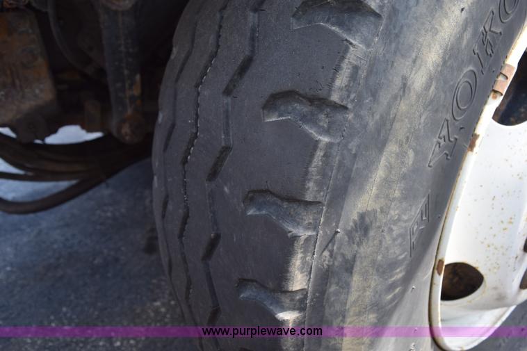 image for item K6199 2001 International 4900 dump truck