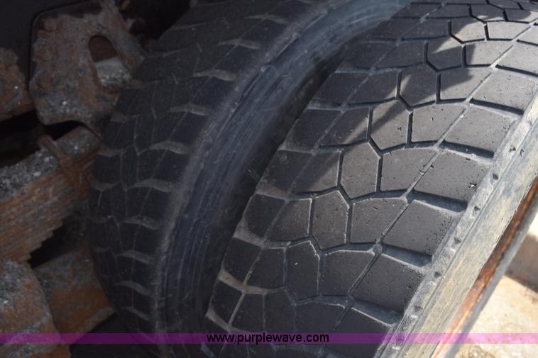 image for item K6199 2001 International 4900 dump truck