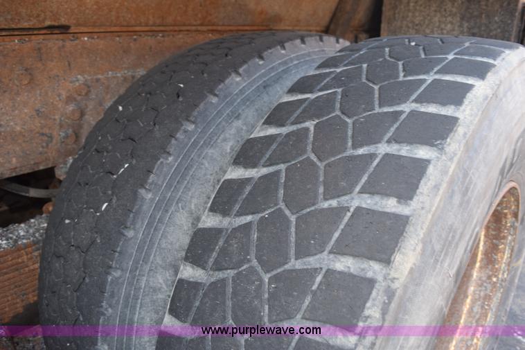 image for item K6199 2001 International 4900 dump truck