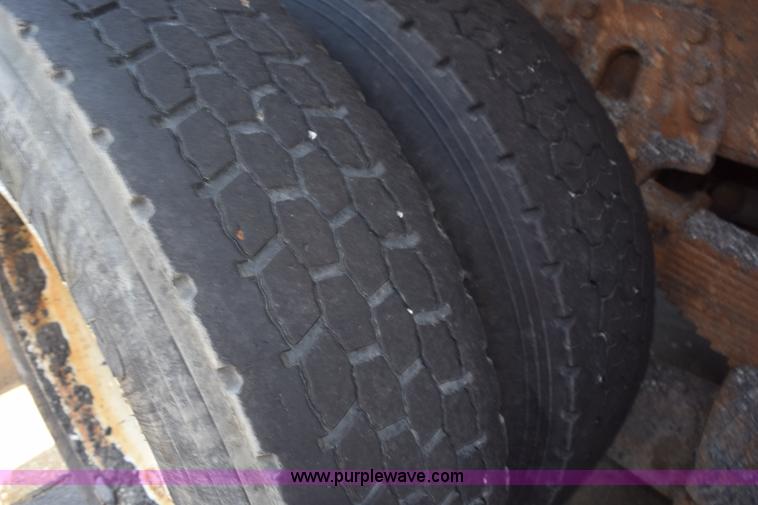 image for item K6199 2001 International 4900 dump truck