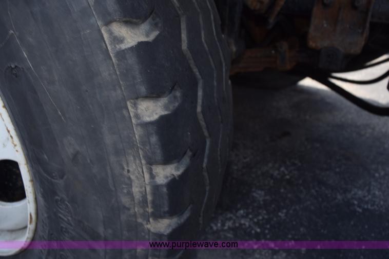 image for item K6199 2001 International 4900 dump truck