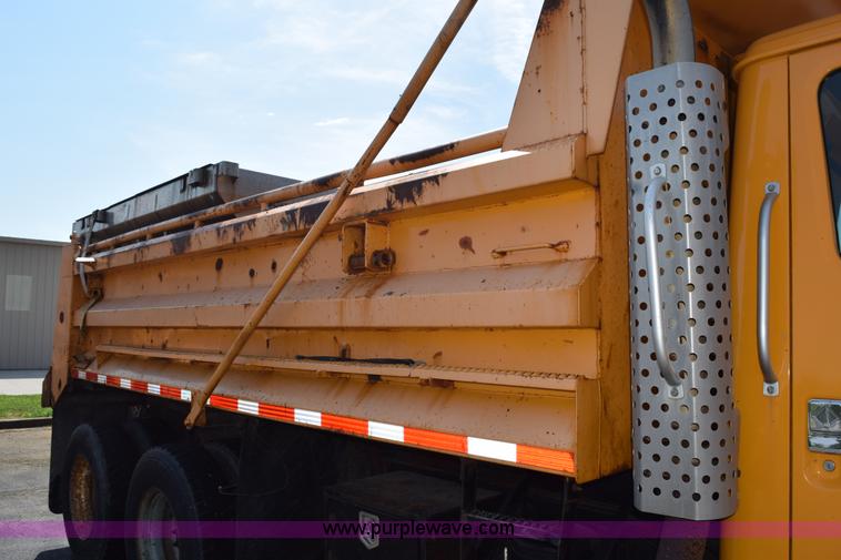 image for item K6200 1998 International 4900 dump tuck