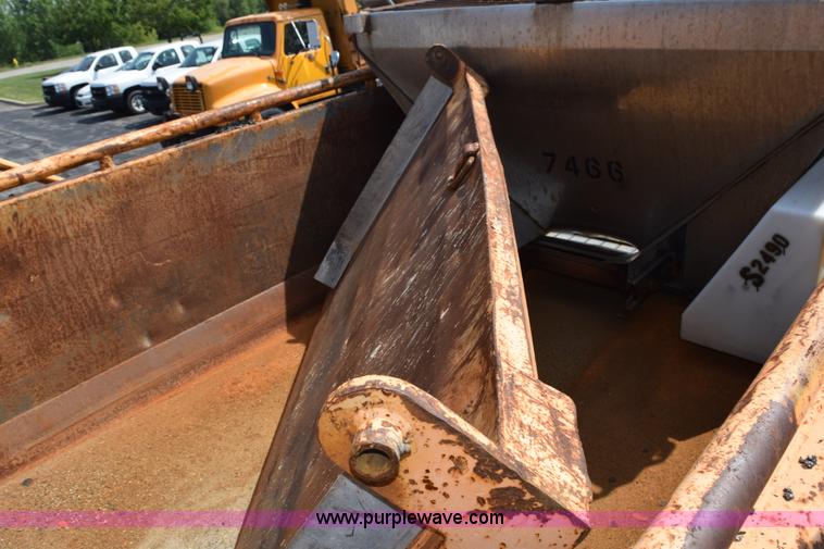 image for item K6200 1998 International 4900 dump tuck