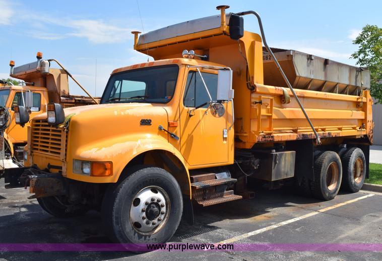 image for item K6201 1999 International 4900 dump truck