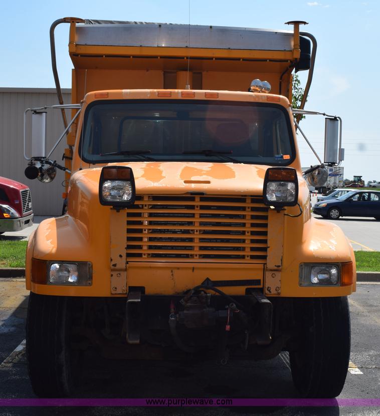 image for item K6201 1999 International 4900 dump truck