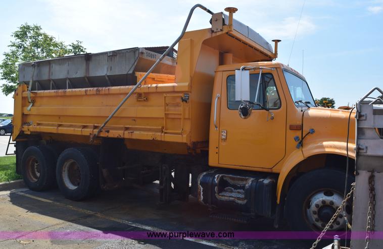 image for item K6201 1999 International 4900 dump truck
