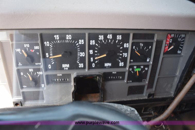 image for item K6201 1999 International 4900 dump truck