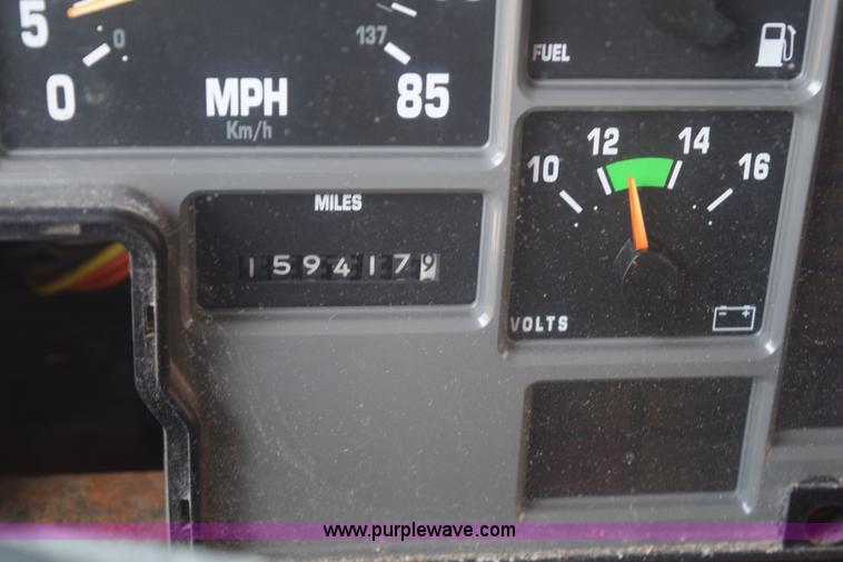 image for item K6201 1999 International 4900 dump truck