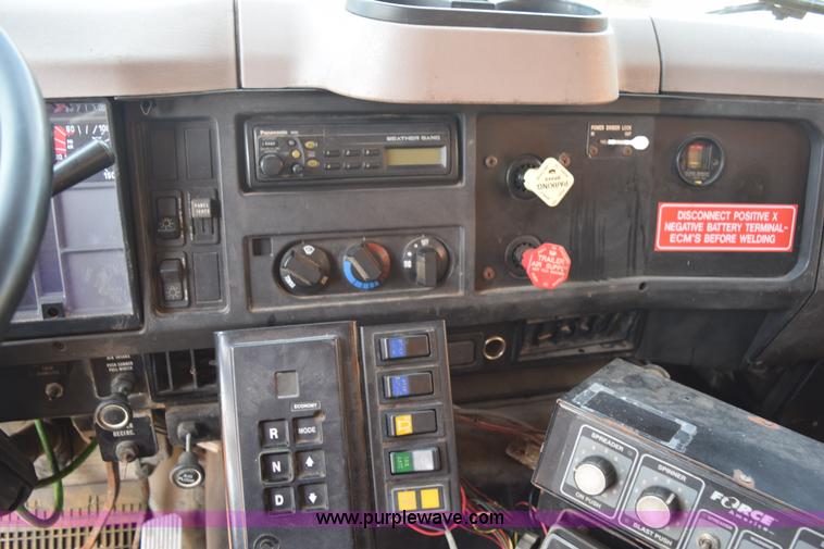 image for item K6201 1999 International 4900 dump truck