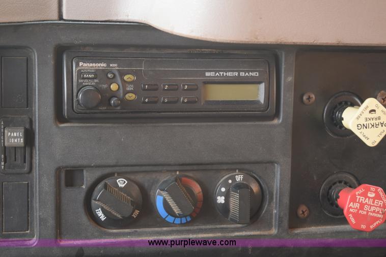 image for item K6201 1999 International 4900 dump truck