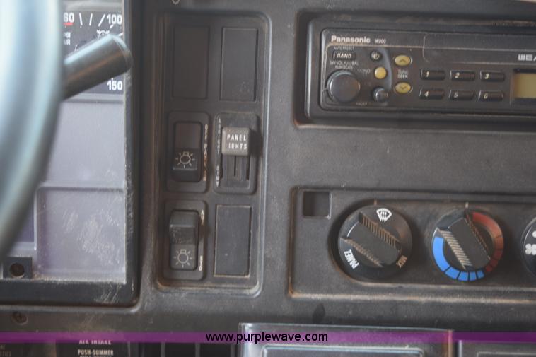 image for item K6201 1999 International 4900 dump truck