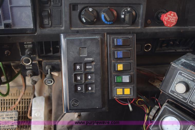 image for item K6201 1999 International 4900 dump truck