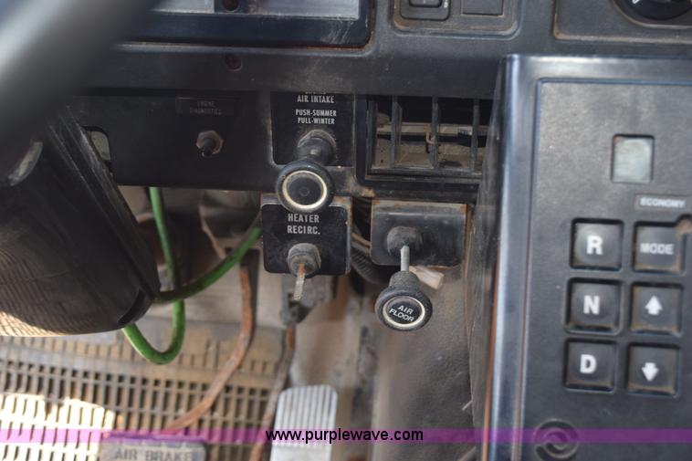 image for item K6201 1999 International 4900 dump truck