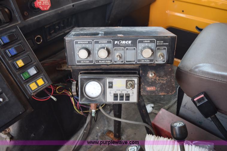 image for item K6201 1999 International 4900 dump truck