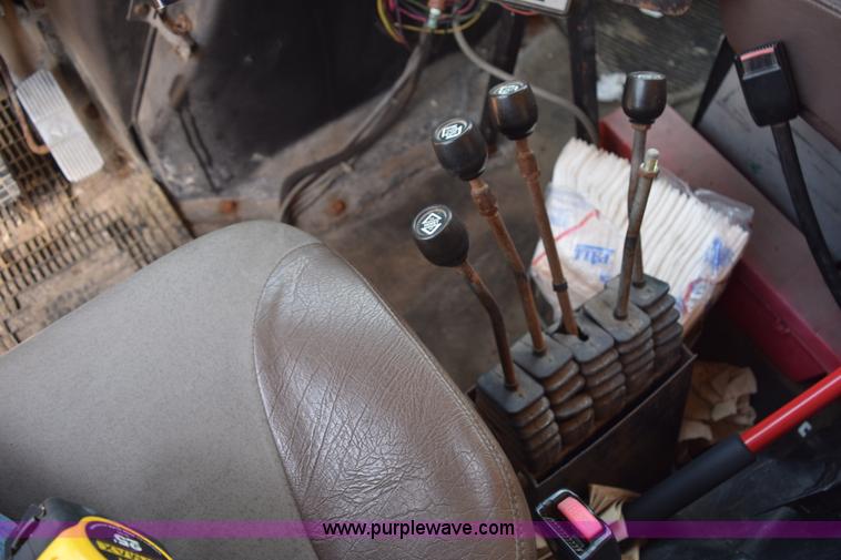 image for item K6201 1999 International 4900 dump truck