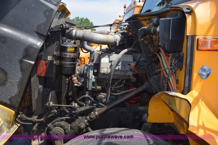 image for item K6201 1999 International 4900 dump truck