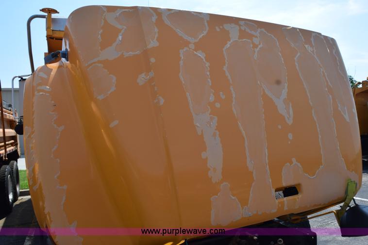 image for item K6201 1999 International 4900 dump truck