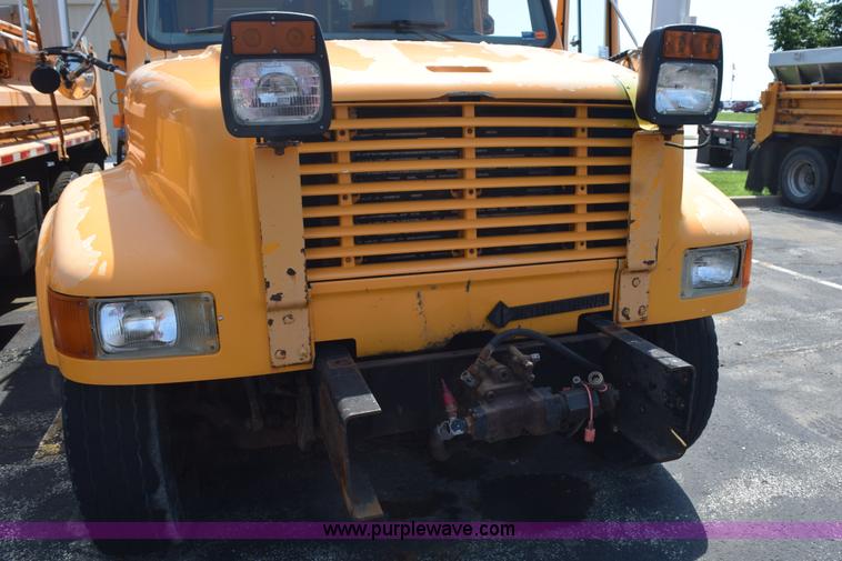 image for item K6201 1999 International 4900 dump truck