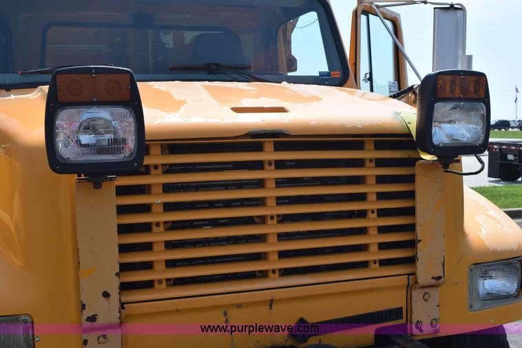 image for item K6201 1999 International 4900 dump truck