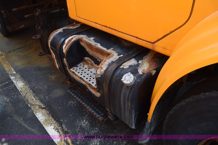 image for item K6201 1999 International 4900 dump truck