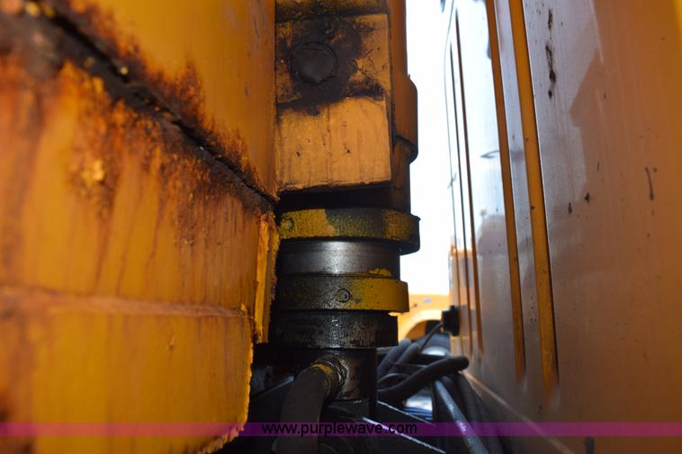 image for item K6201 1999 International 4900 dump truck