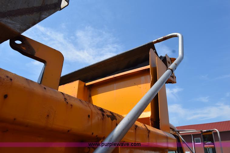 image for item K6201 1999 International 4900 dump truck