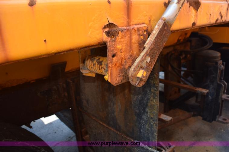 image for item K6201 1999 International 4900 dump truck