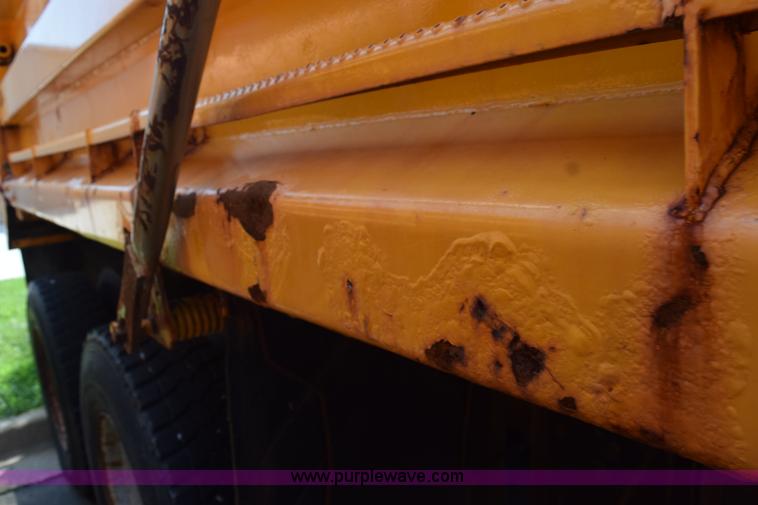 image for item K6201 1999 International 4900 dump truck