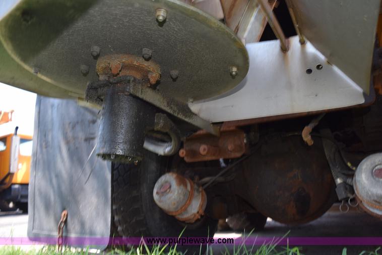 image for item K6201 1999 International 4900 dump truck