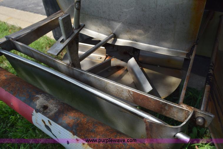 image for item K6201 1999 International 4900 dump truck