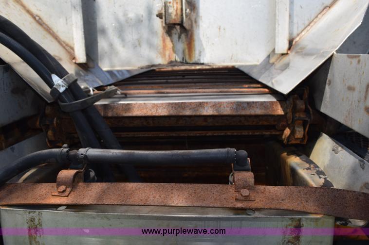 image for item K6201 1999 International 4900 dump truck