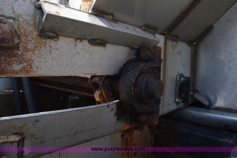 image for item K6201 1999 International 4900 dump truck