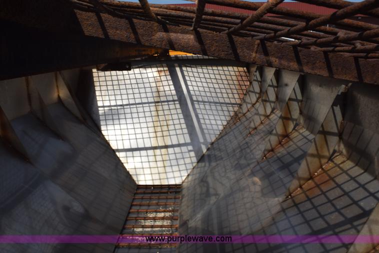 image for item K6201 1999 International 4900 dump truck