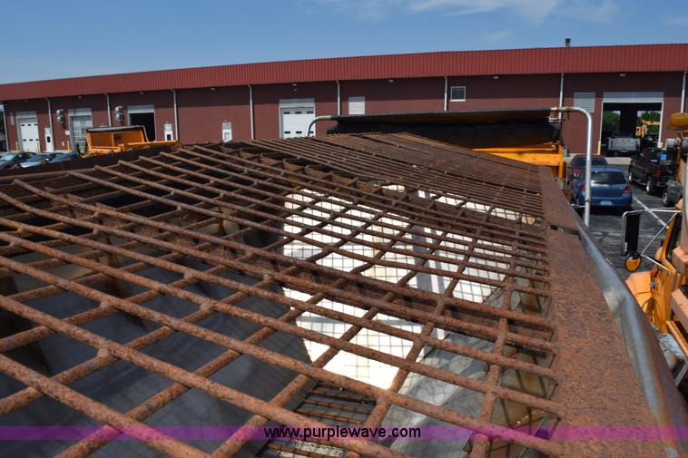 image for item K6201 1999 International 4900 dump truck