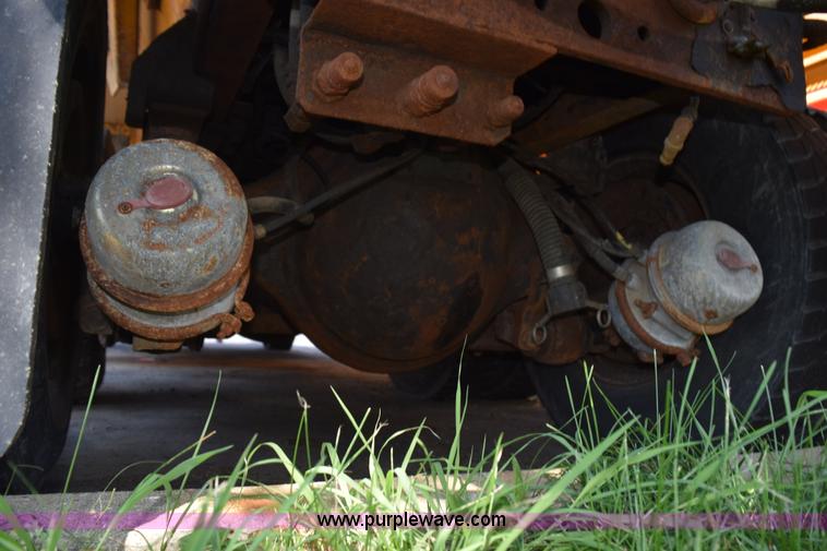 image for item K6201 1999 International 4900 dump truck