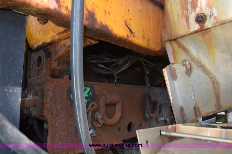 image for item K6201 1999 International 4900 dump truck