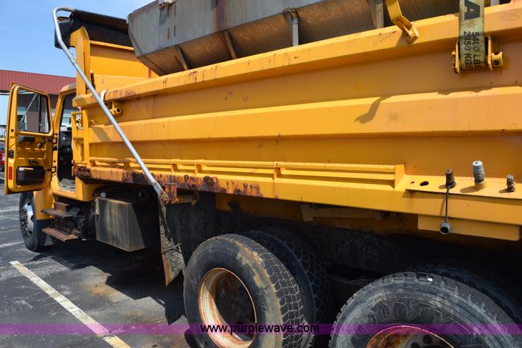 image for item K6201 1999 International 4900 dump truck