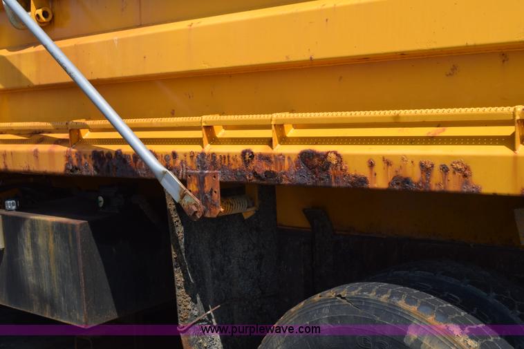image for item K6201 1999 International 4900 dump truck