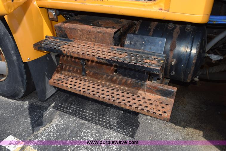 image for item K6201 1999 International 4900 dump truck