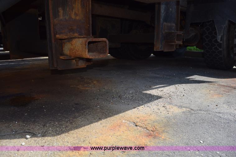 image for item K6201 1999 International 4900 dump truck