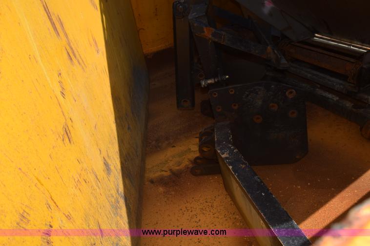 image for item K6201 1999 International 4900 dump truck