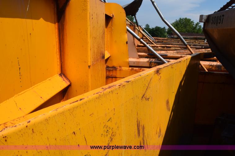 image for item K6201 1999 International 4900 dump truck