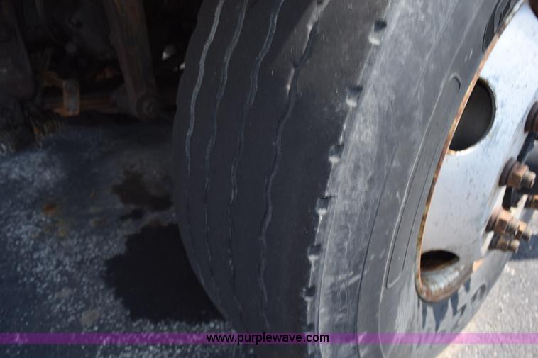 image for item K6201 1999 International 4900 dump truck