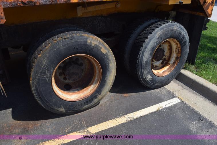 image for item K6201 1999 International 4900 dump truck