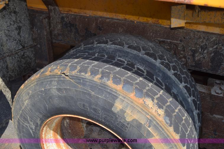 image for item K6201 1999 International 4900 dump truck