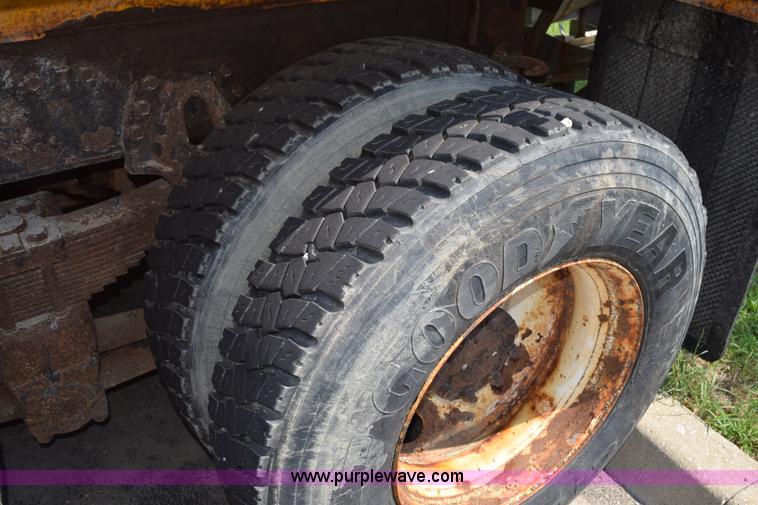 image for item K6201 1999 International 4900 dump truck