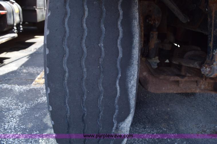 image for item K6201 1999 International 4900 dump truck