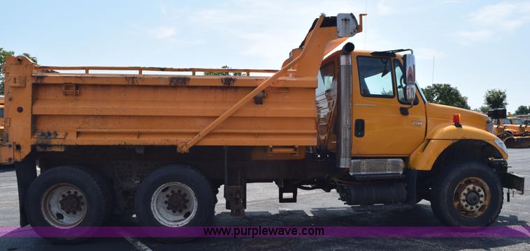image for item K6202 2006 International 7500 dump truck